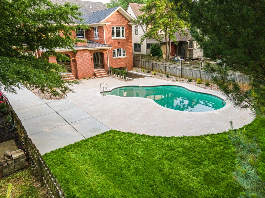 pool with pavers Photo